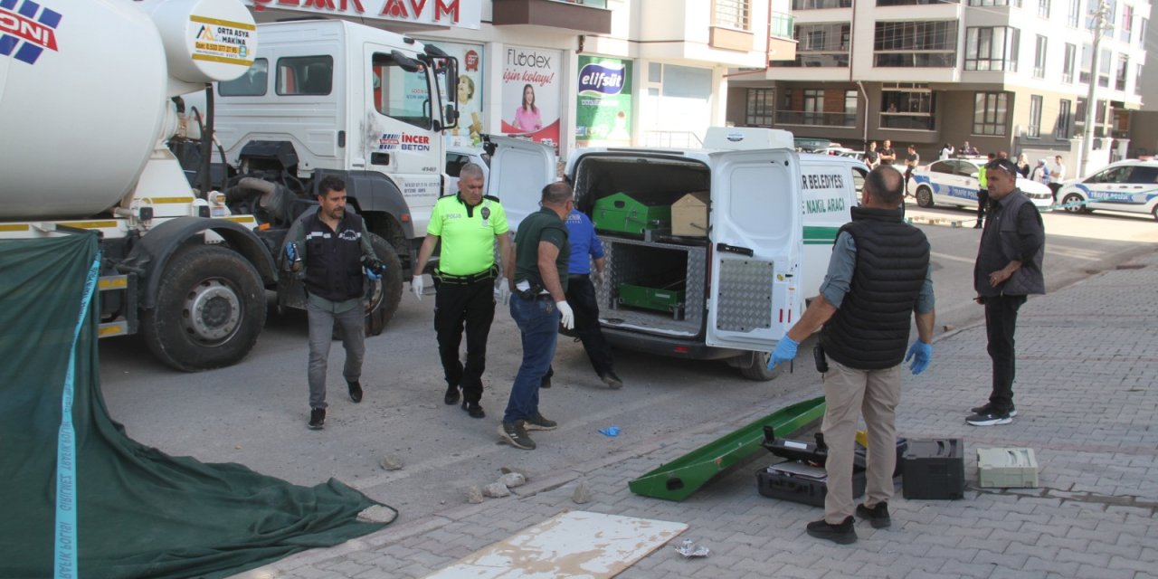 Konya'da feci kaza! Beton mikserinin altında can verdi
