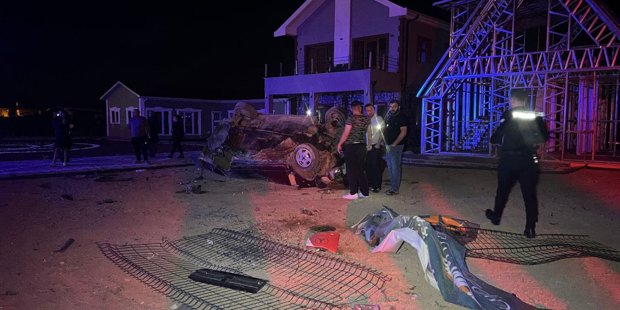 Konya’da otomobil iş yerinin bahçesine uçtu: Uykum geldi!