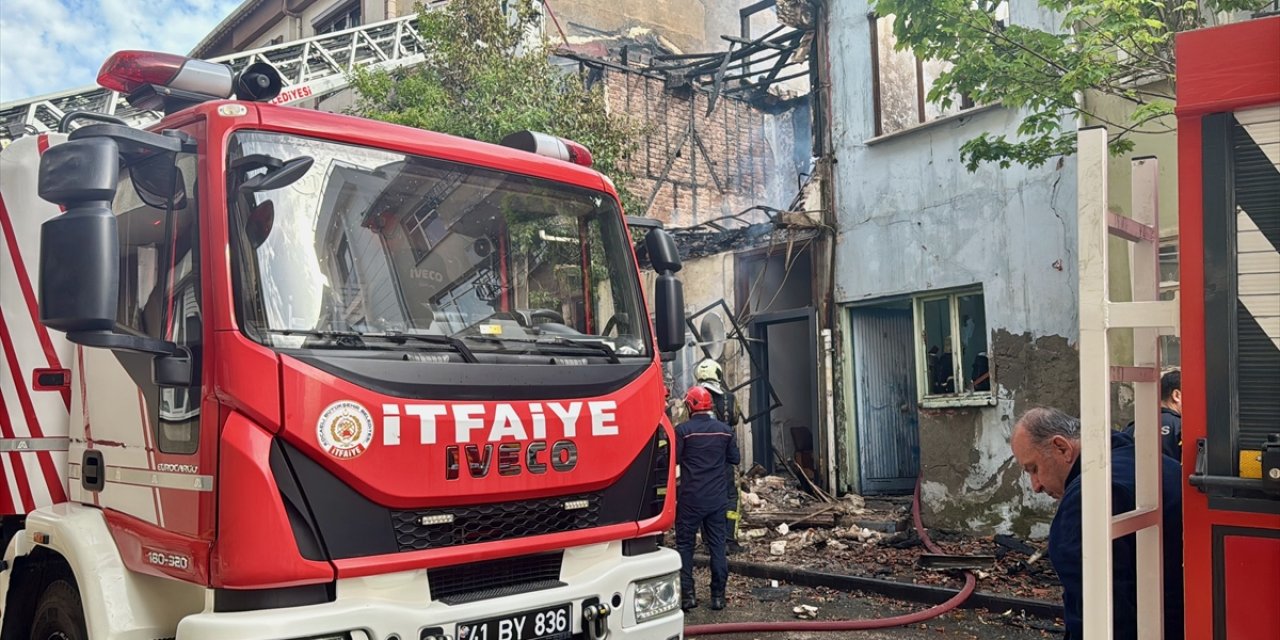 Yangın sırasında göçük: 2 itfaiyeci yaralandı