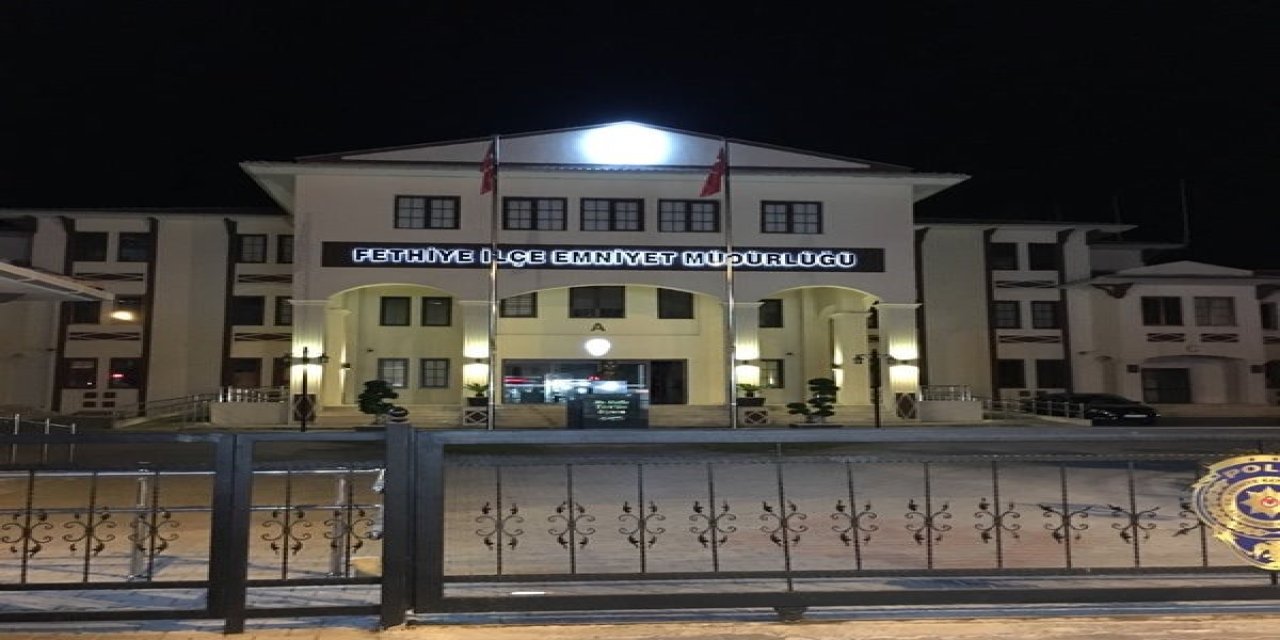 Evden para ve altın çalan hırsızı yuttuğu haplar ele verdi