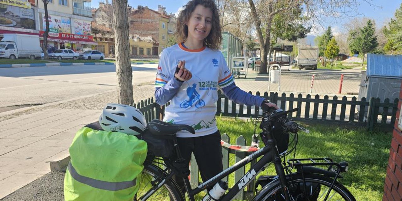 Bisikletle Hindistan'a giden Avusturyalı bisikletçi Konya’da mola verdi