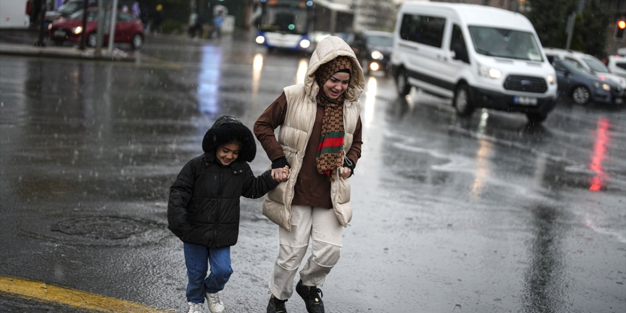 Hafta sonu serin ve yağışlı geçecek