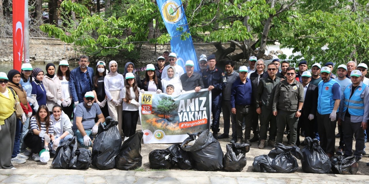 Konya'da gönüllü gençler ve öğrenciler doğa için kolları sıvadı