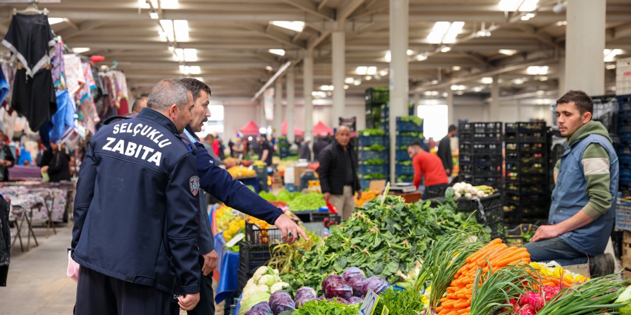 Konya’da yoğunluğun arttığı pazarlarda fahiş fiyat ve hijyen denetimi