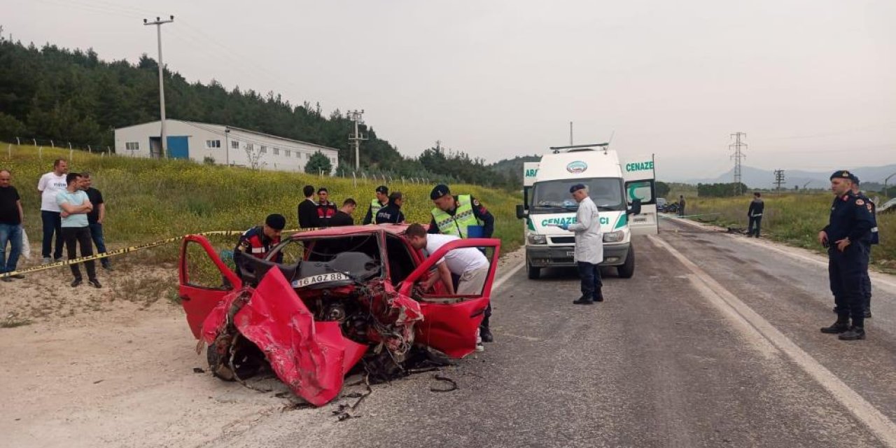 3 canın kaybedildiği kaza anı kamerada