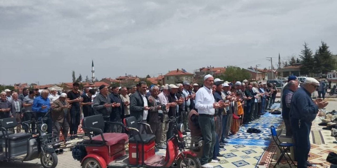 Kuraklık tehlikesi altındaki Konya’da çiftçi duada