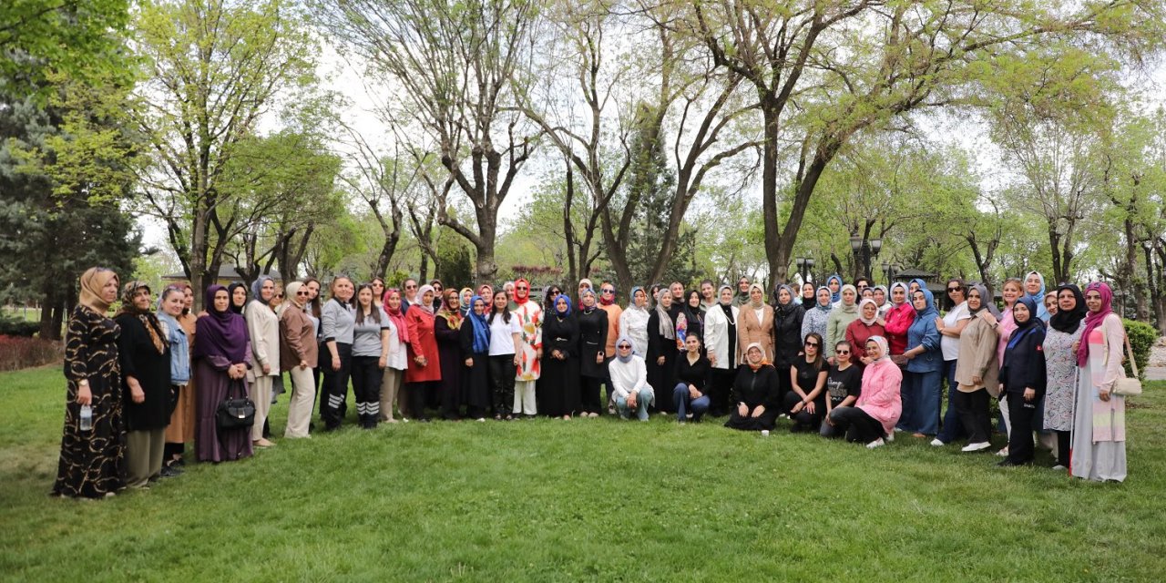 Karatay’da kadın personele Anneler Günü sürprizi