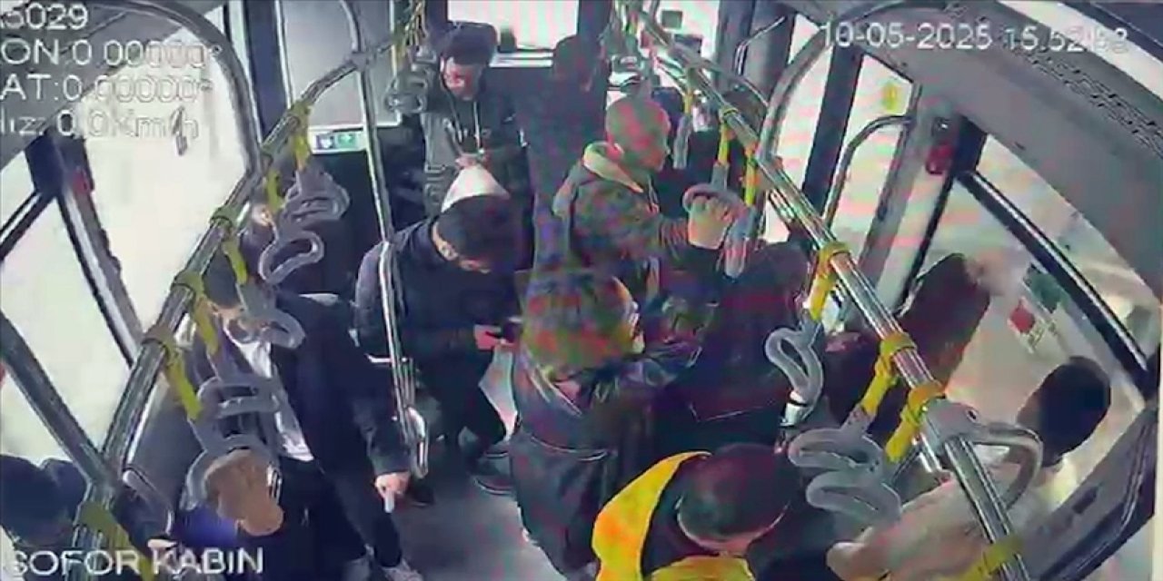 Metrobüs kazası araç içi kamerasında