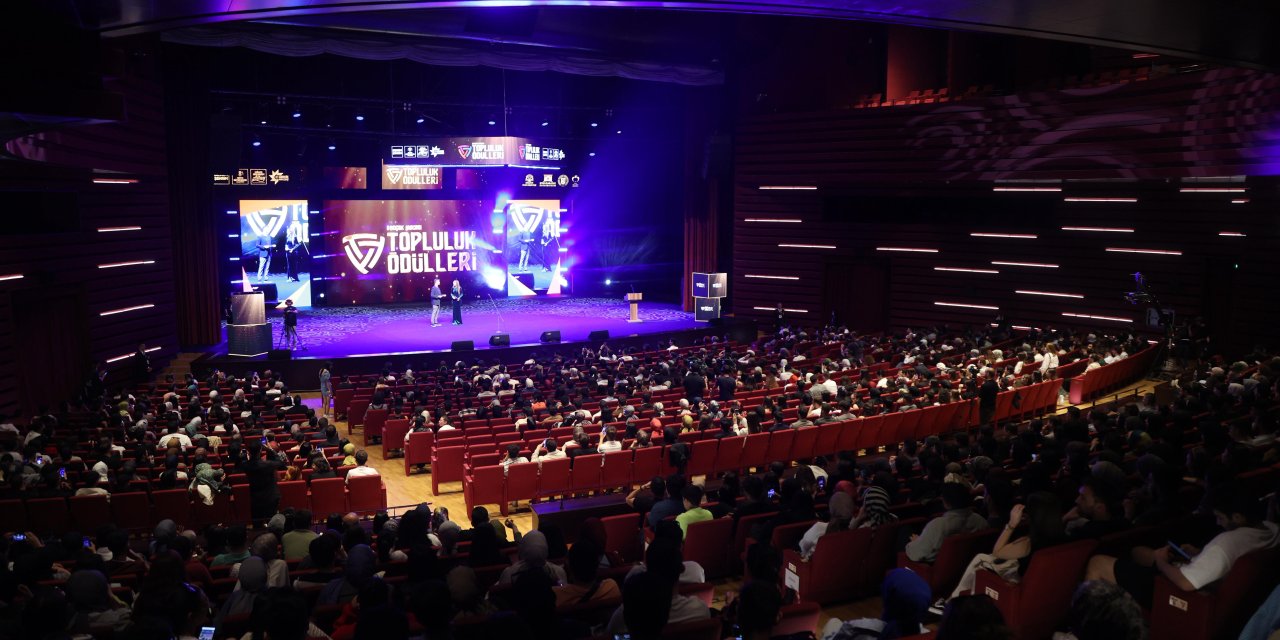 Konya’yı gençlik coşkusu sardı! En başarılı topluluklar ödüllendirildi