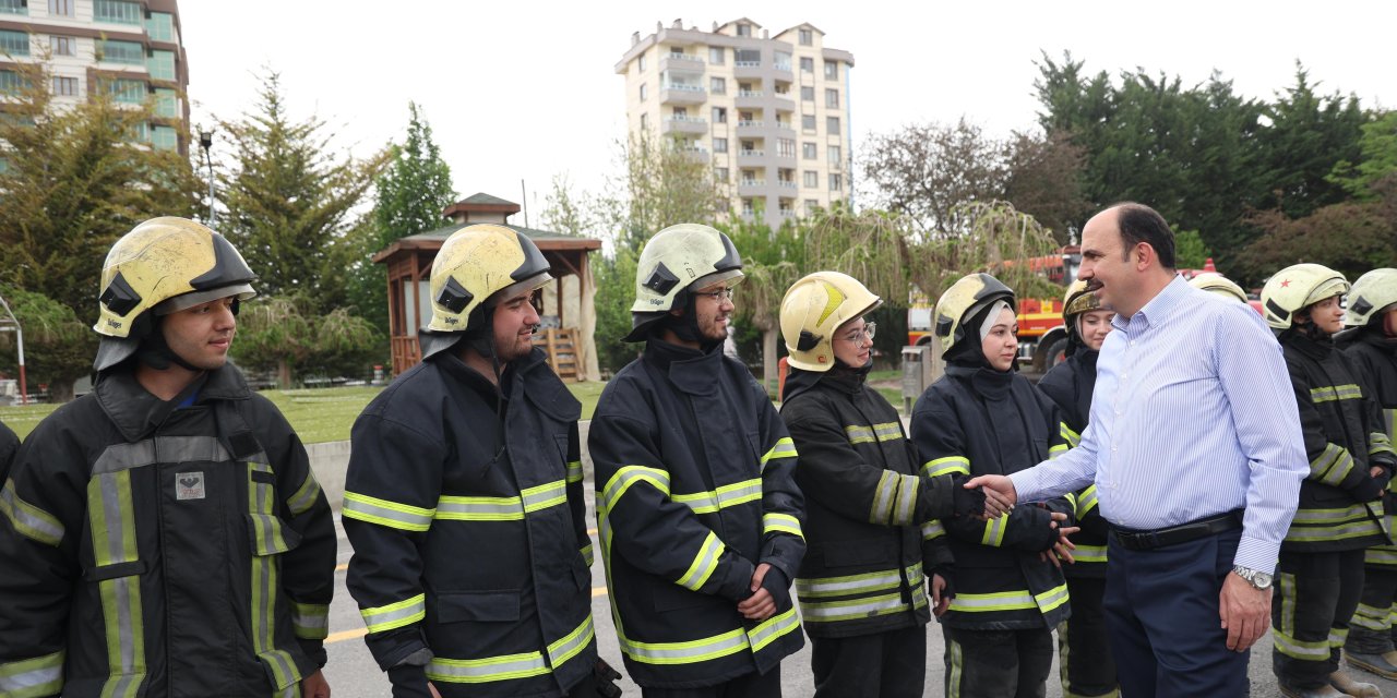 Gençler, Konya'da gönüllü itfaiyecilik eğitimi alıyor