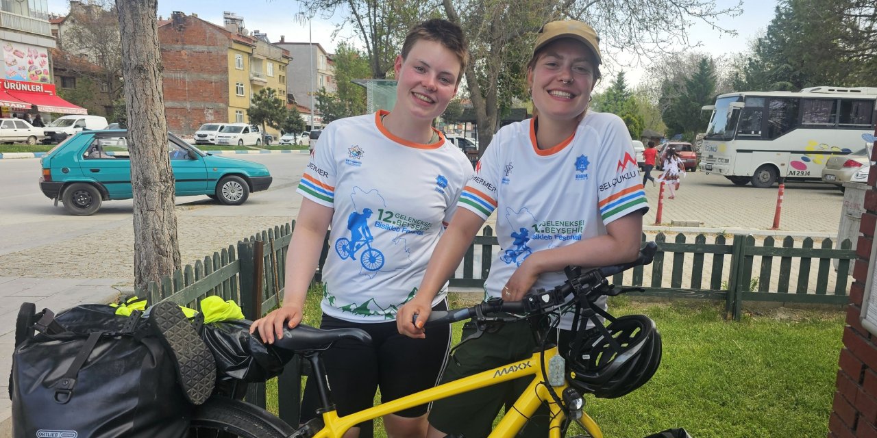 Hollandalı 2 kadın, bisikletle Kazakistan yolunda! Konya’da mola verdiler