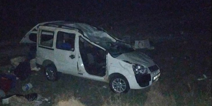 Konya’da hafif ticari araç devrildi! Sürücü yaralandı, eşi öldü