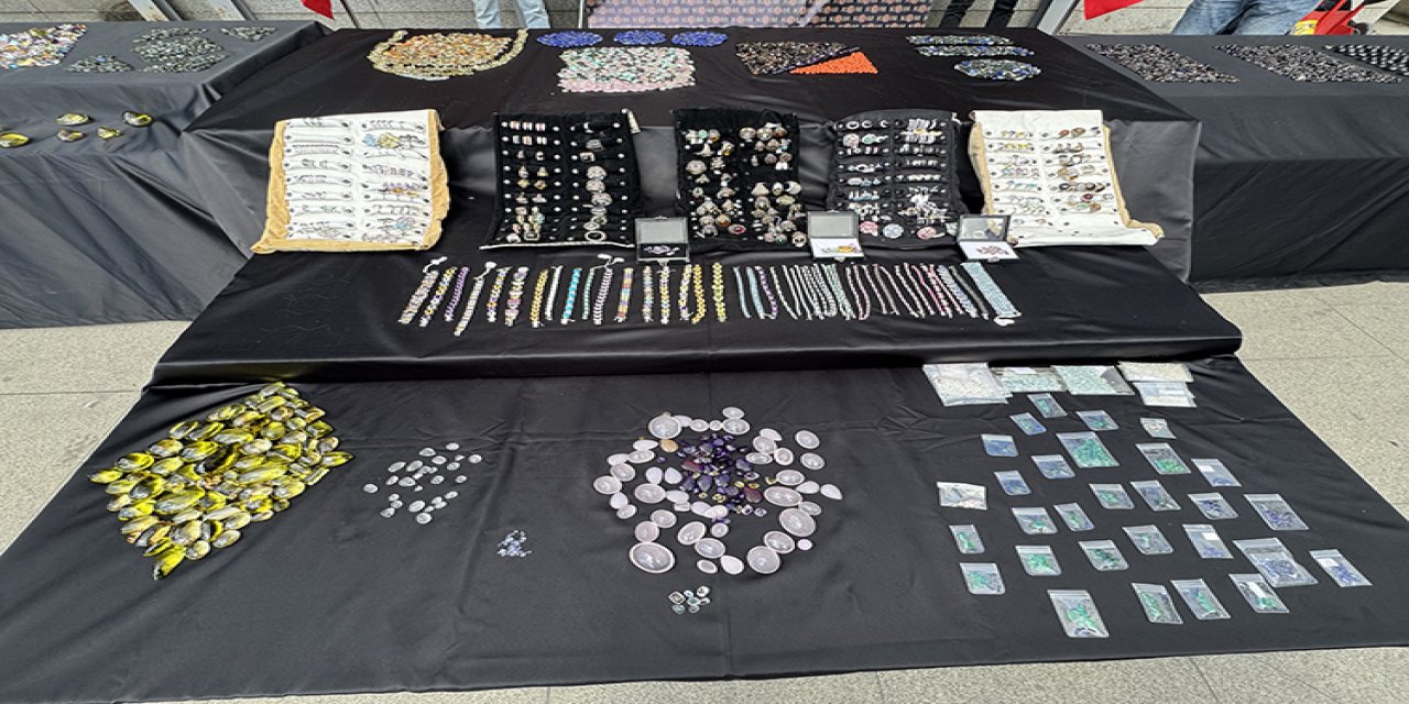 Servet değerinde: 151 kilo değerli taş ele geçirildi