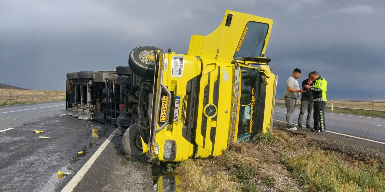 Konya’da TIR devrildi! Ekipler 29 kayıp Angusu arıyor