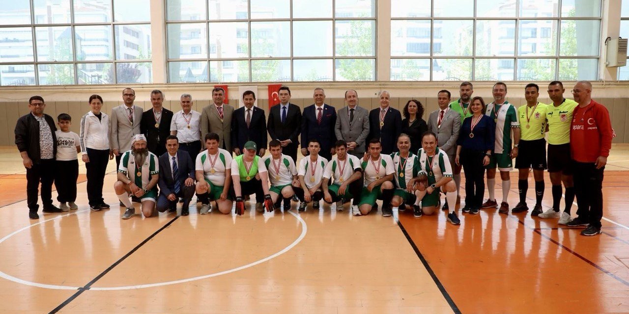 Gönüller & Özeller futsal maçında kazanan dostluk oldu