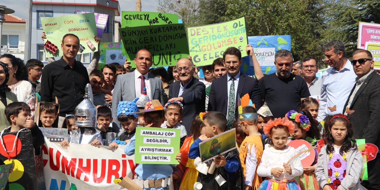 Konya'da öğrenciler temiz çevre için yürüdü