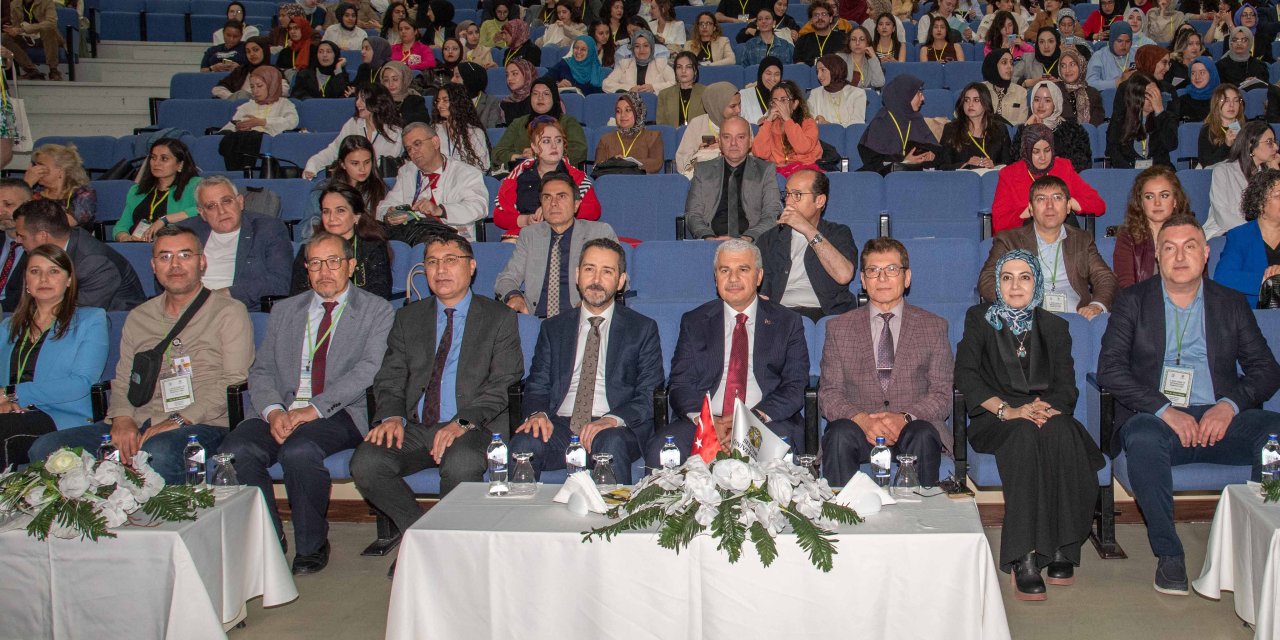 Popüler yanlışlar ve sağlık geleceği Konya'da konuşuluyor