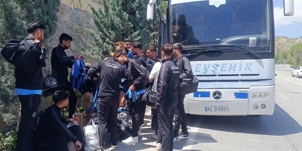 Yer Konya! Takım otobüsü yolda kaldı, futbolcular taksiyle maça yetişti