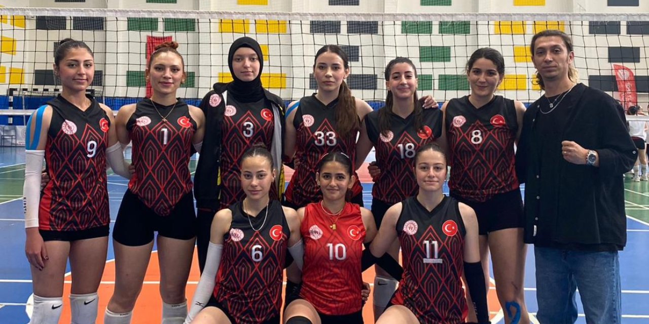 Konya Kız Voleybol Takımı Türkiye ikincisi oldu