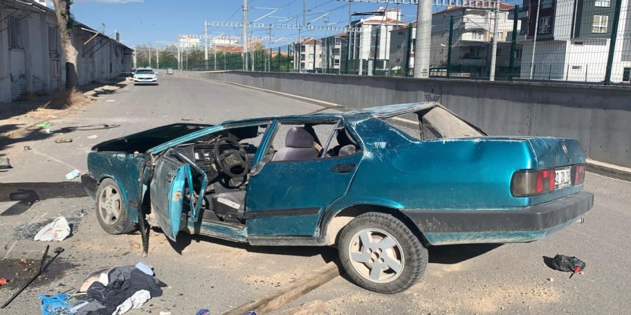 Konya plakalı TOFAŞ ağaca çarpınca bu hale geldi