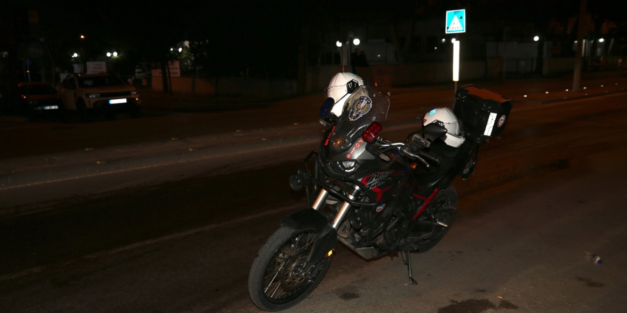 Polis ekibinin çarptığı üniversiteli genç ağır yaralandı