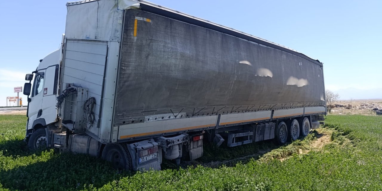 Konya’da alkol yüklü TIR kaza yaptı
