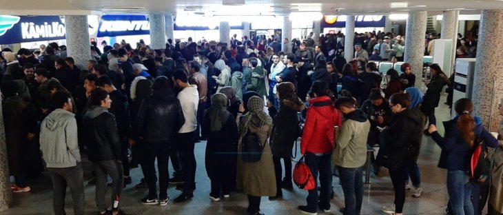 Konya'da üniversite öğrencileri tatil kararının ardından otogara koştu