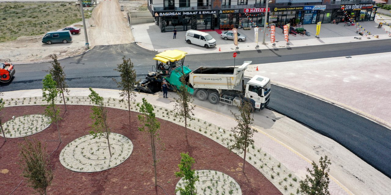 Meram işini şansa bırakmıyor! Asfalt önce masada, sonra sahada