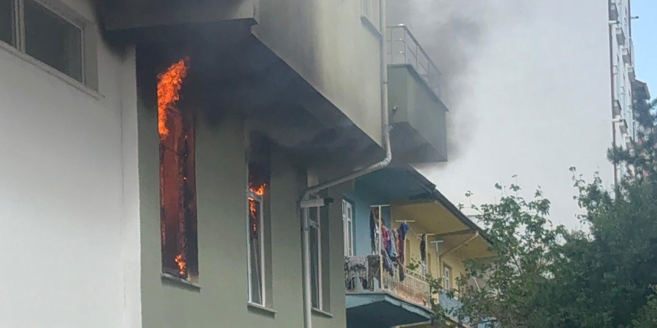 Konya’da 5 katlı binada korkutan yangın