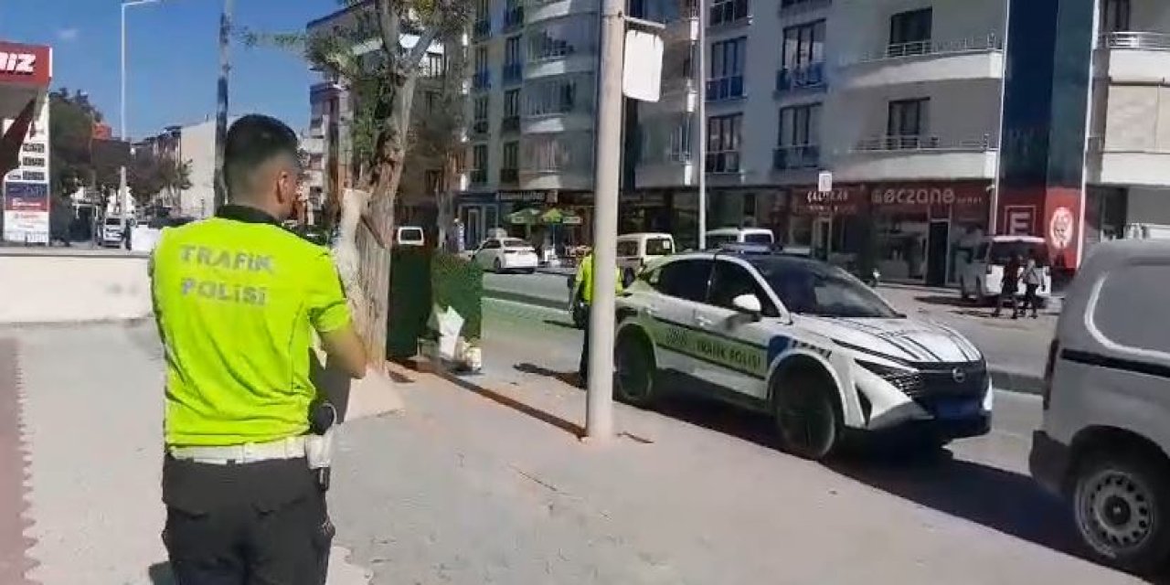 Konya’da yaralı leyleğe şefkat eli trafik polislerinden uzandı