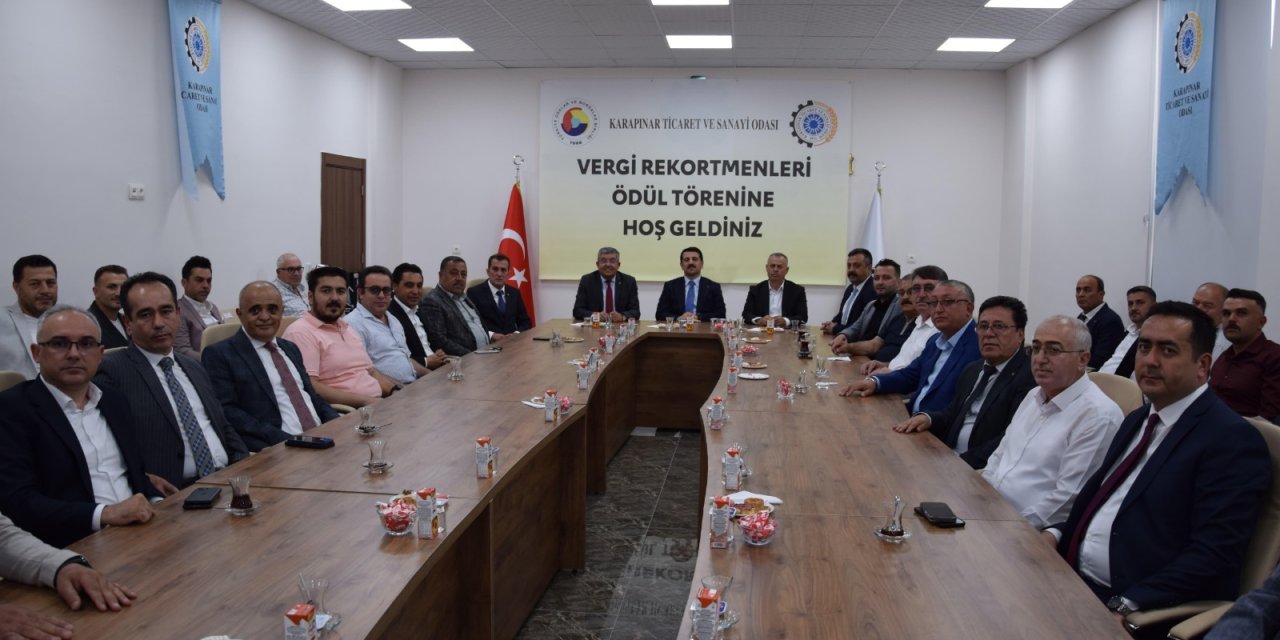 Konya’da Karapınar ekonomisinin kahramanları ödüllerini aldı