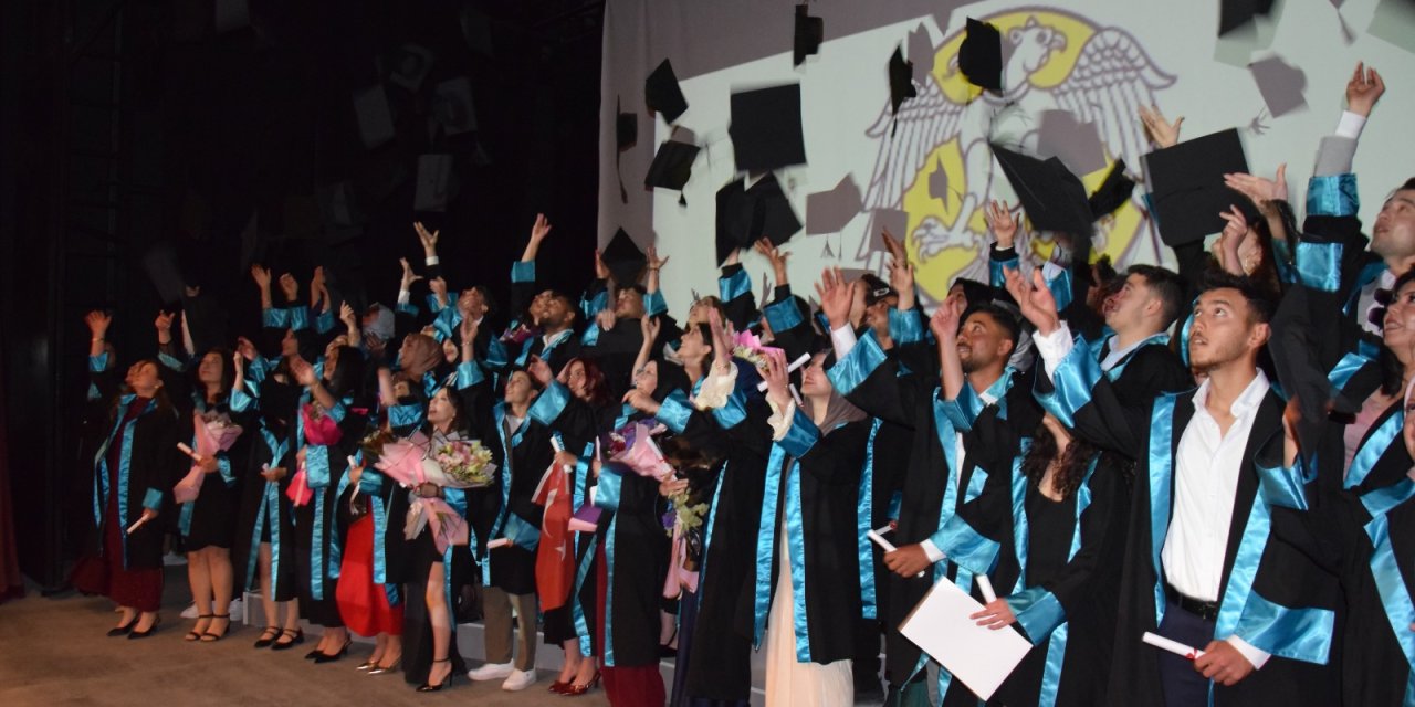 Selçuk Üniversitesi Karapınar Aydoğanlar MYO 30. dönem mezunlarını verdi