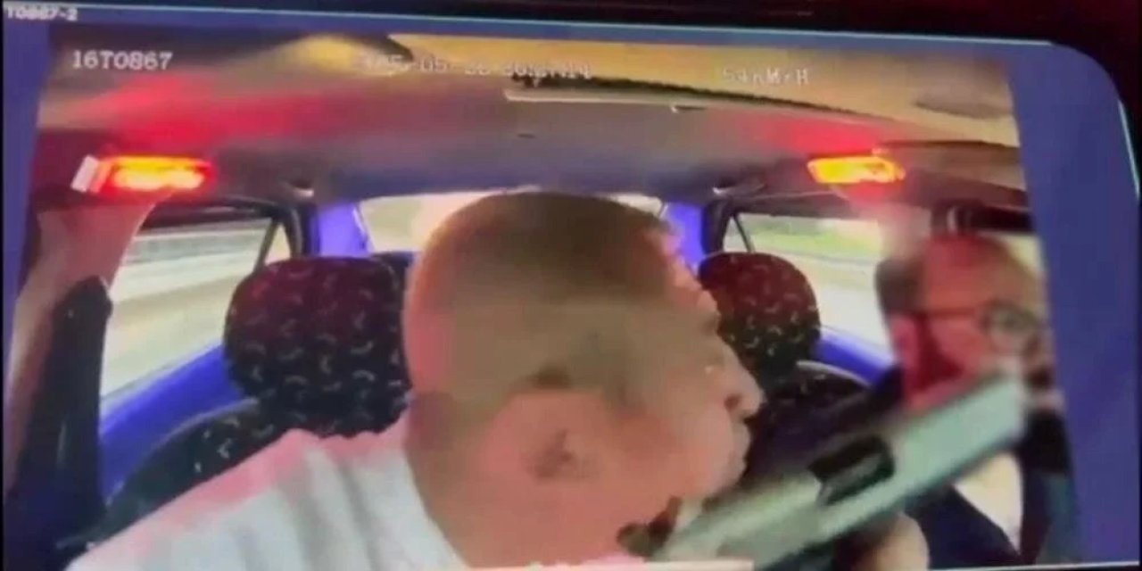 Takside korku dolu anlar: Silah zoruyla parasını aldı