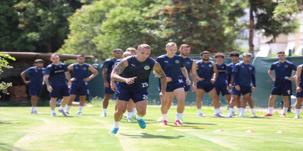 Alanyaspor'un Konya yolculuğu başladı