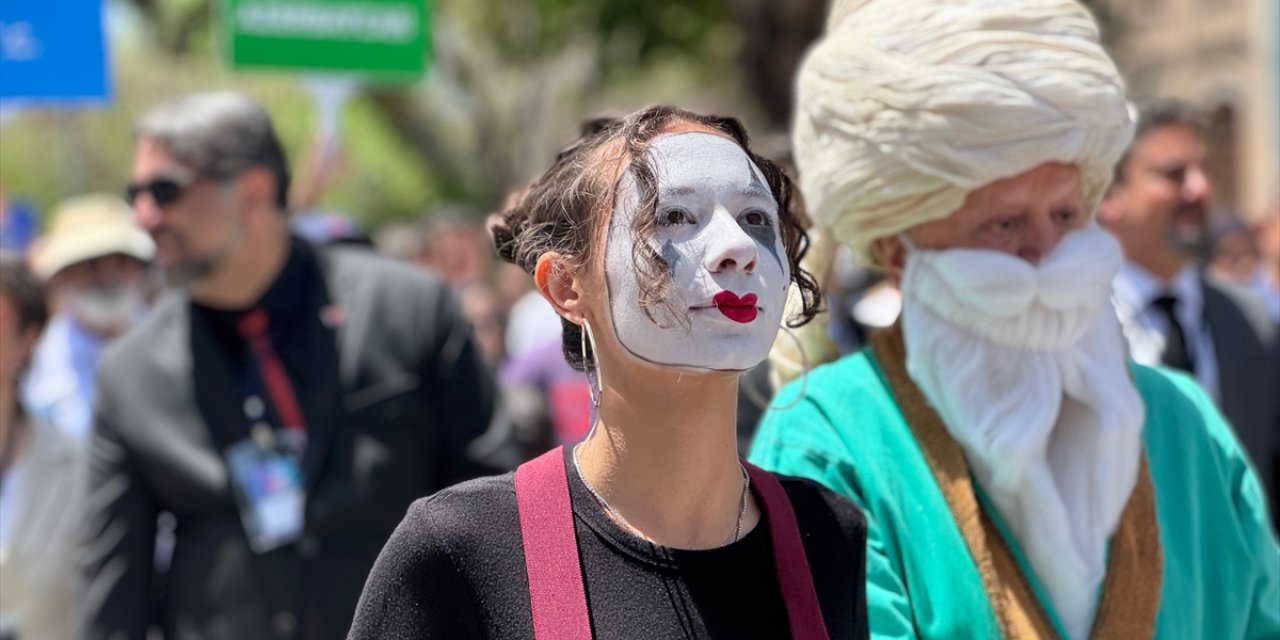 Türkçe tiyatro yapan ülkeler yeniden Konya’da