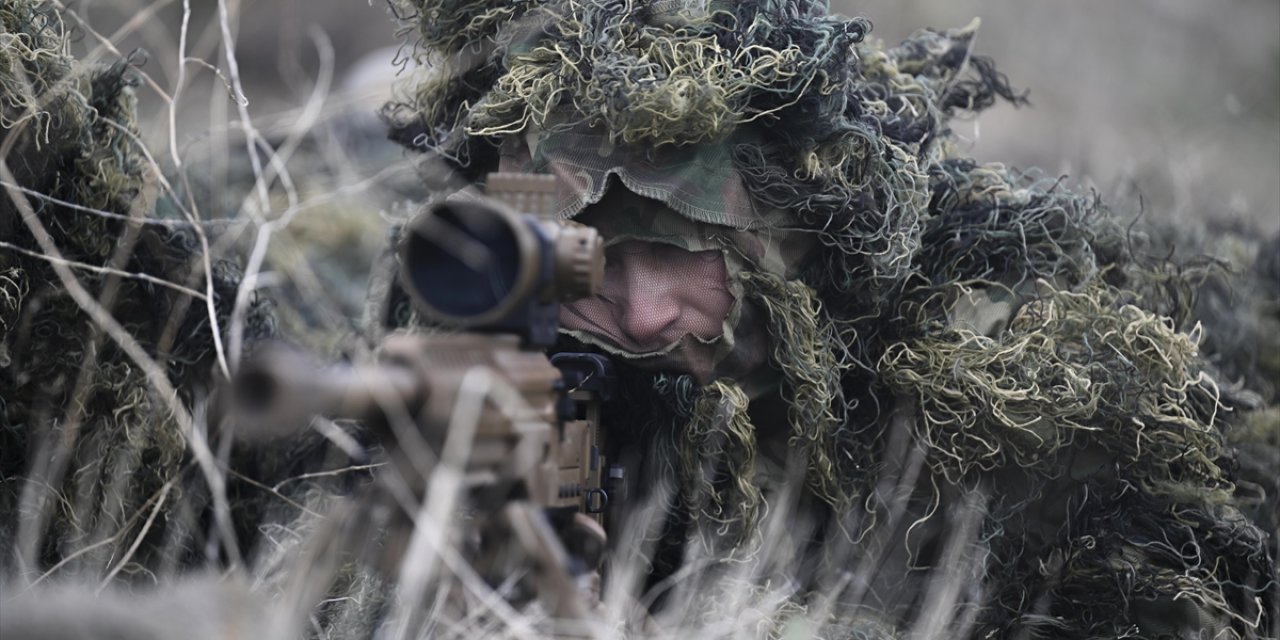 Hava, kara ve sudaki hedefleri 12’den vuruyorlar