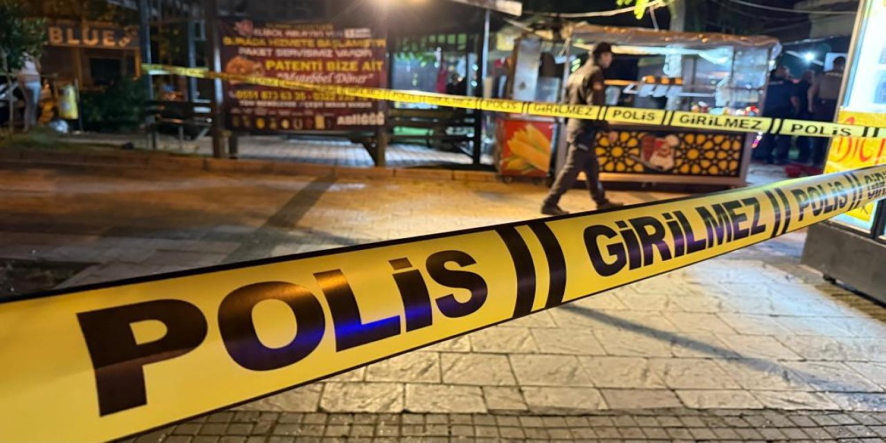 Emekli polis tostçuda çalışan eski karısını öldürüp kendini vurdu