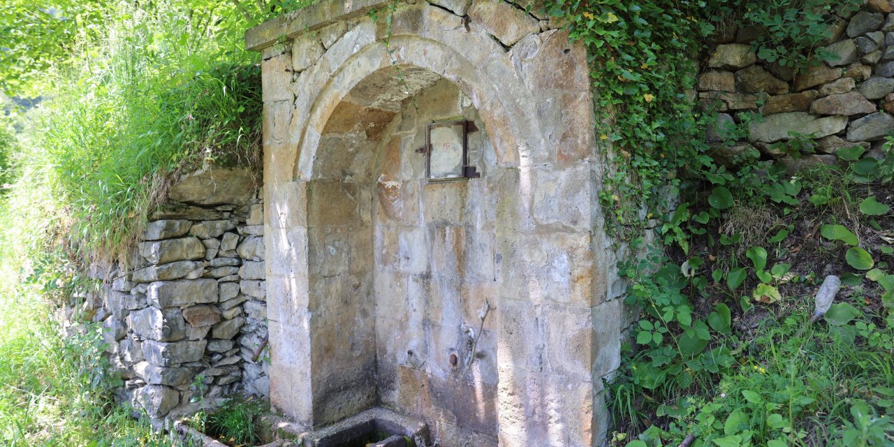 Yol çalışması 500 metrelik tarihi su hattını gün yüzüne çıkardı