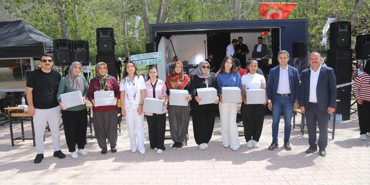 Konya’da çiftçi kadınlar yarıştı! Birinciye tam altın verildi