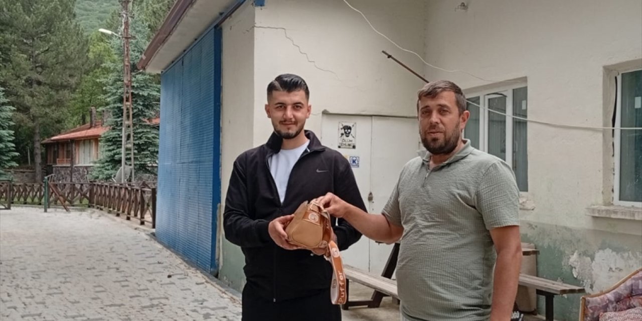 Seydişehir’in ünlü parkında buldu, sahibine teslim etti