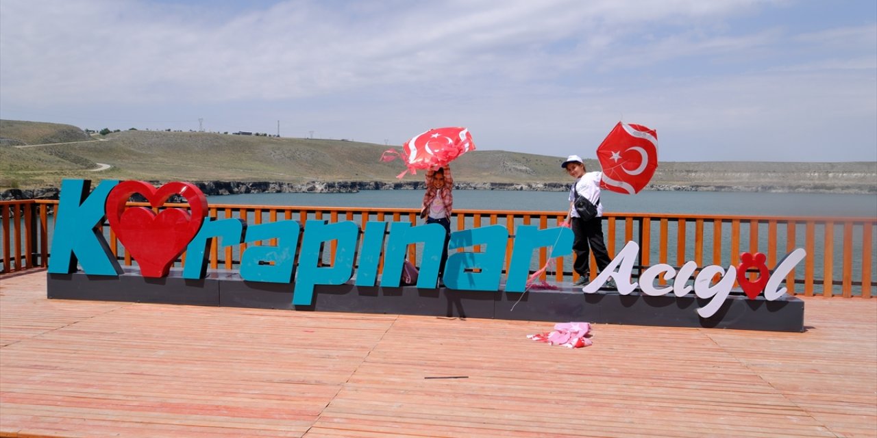 Karapınar'da gökyüzü uçurtmalarla renklendi