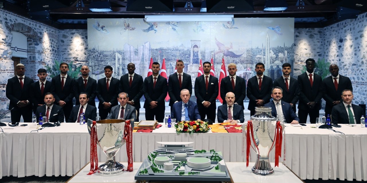 Cumhurbaşkanı Erdoğan’a Osimhen ve Muslera forması