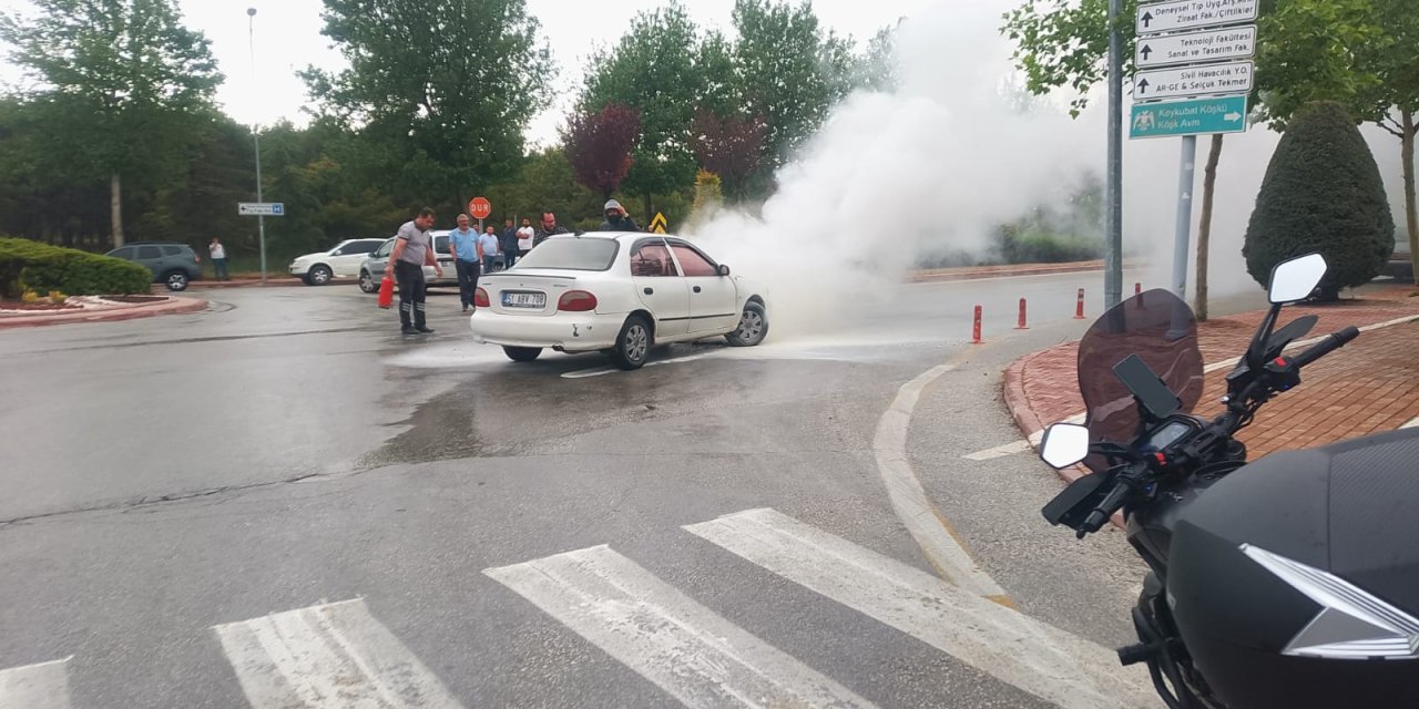 Selçuk Üniversitesi Kampüsünde yangın paniği