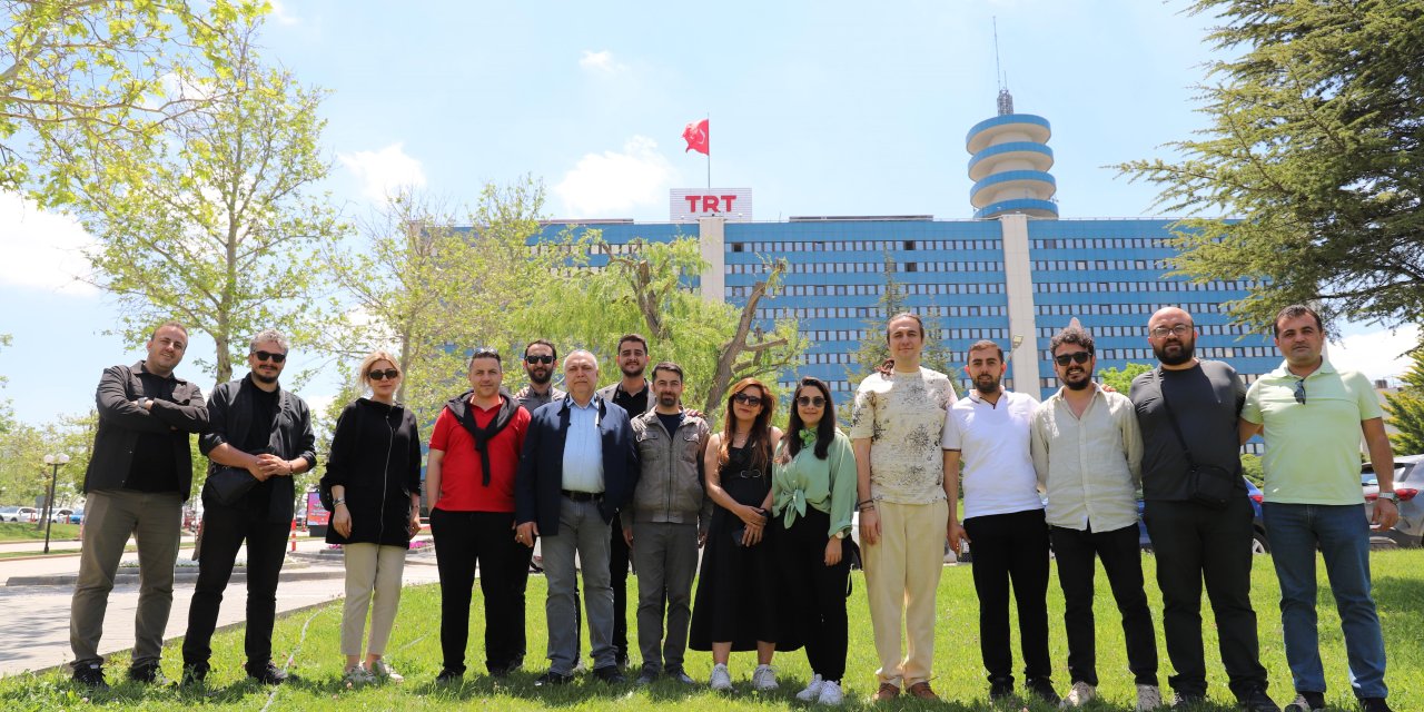 NEÜ heyeti TRT'nin Arı Stüdyosunda
