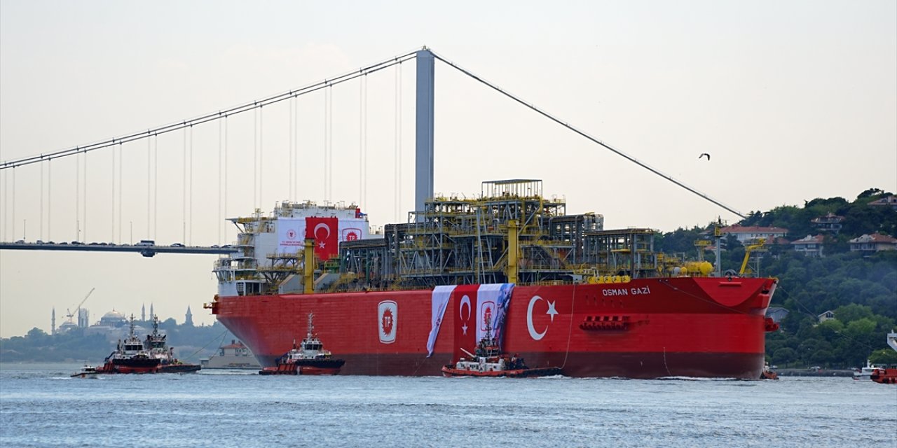 Osman Gazi gemisi İstanbul Boğazı’ndan geçti