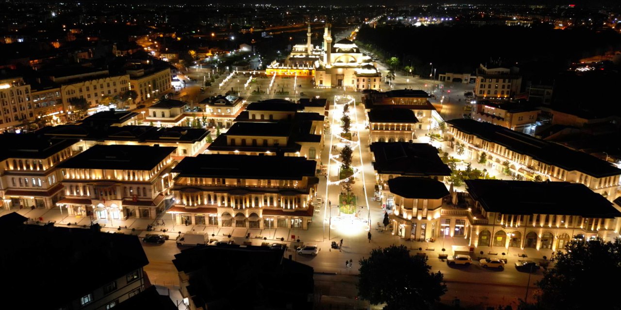 Konya bayrama hazır! Tarihi sokaklar yeniden ışıl ışıl