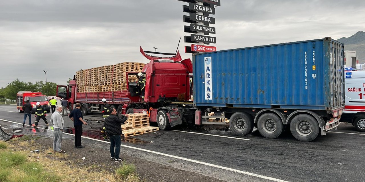 Konya’da iki tır çarpıştı: 1 yaralı