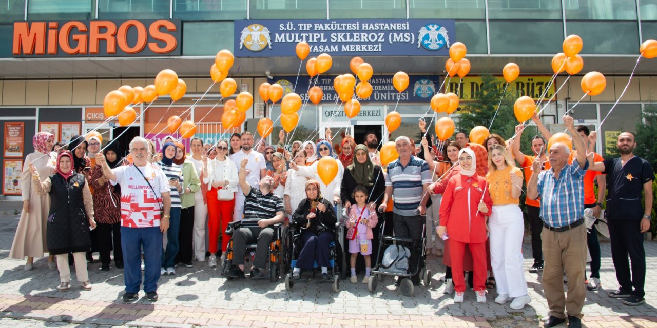 Konya semaları MS hastaları için turuncu balonlarla renklendi