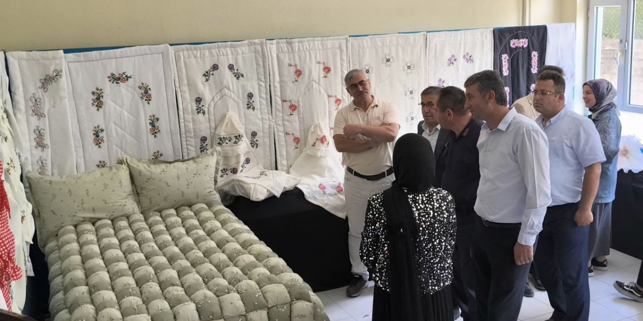 Konya'da kursiyerler el emeklerini sergiledi