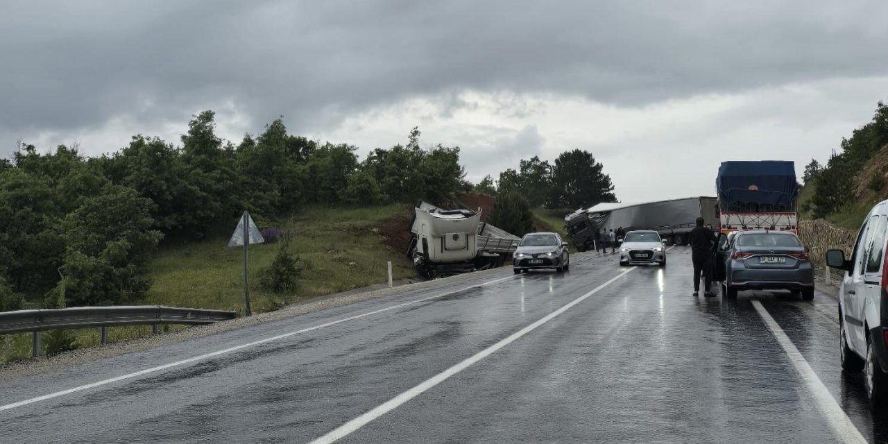Konya’da TIR’lar çarpıştı, yeni Antalya yolu kapandı